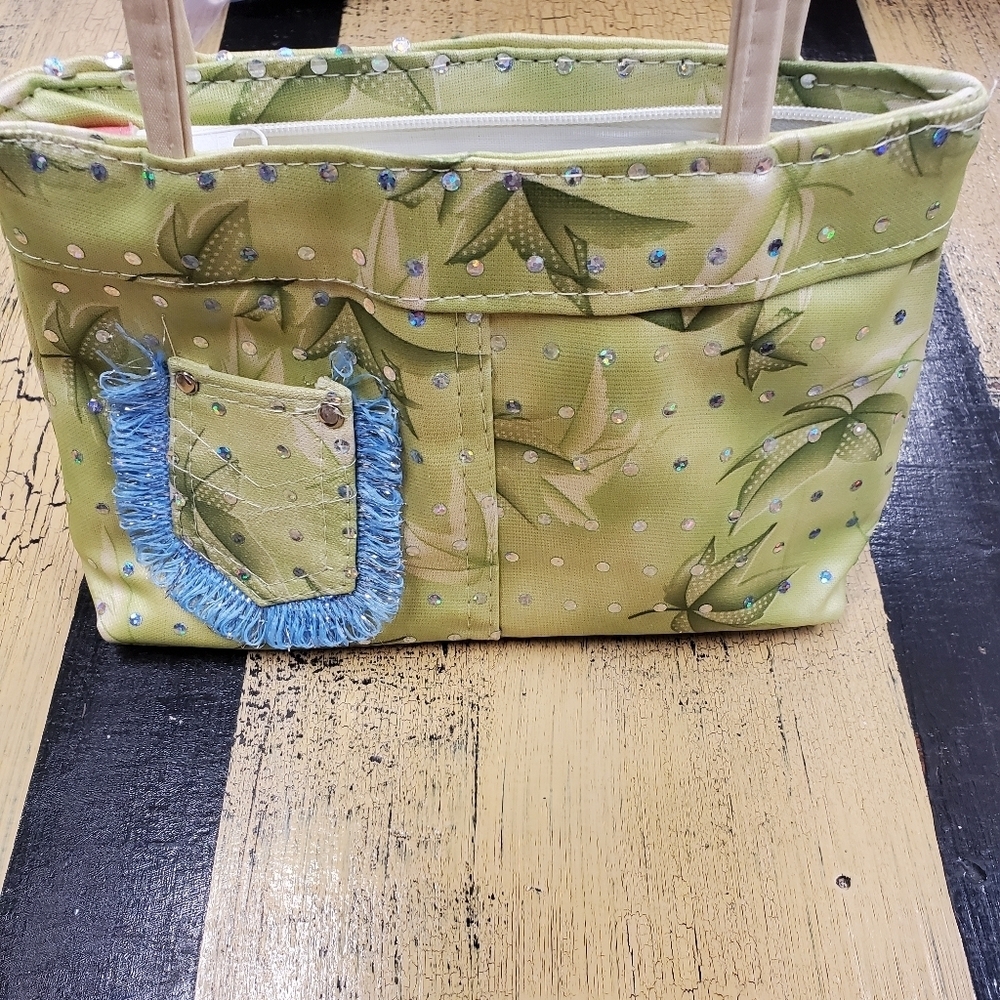 👜 NWOT Small zip-up wristlet purse - Picture 8 of 9